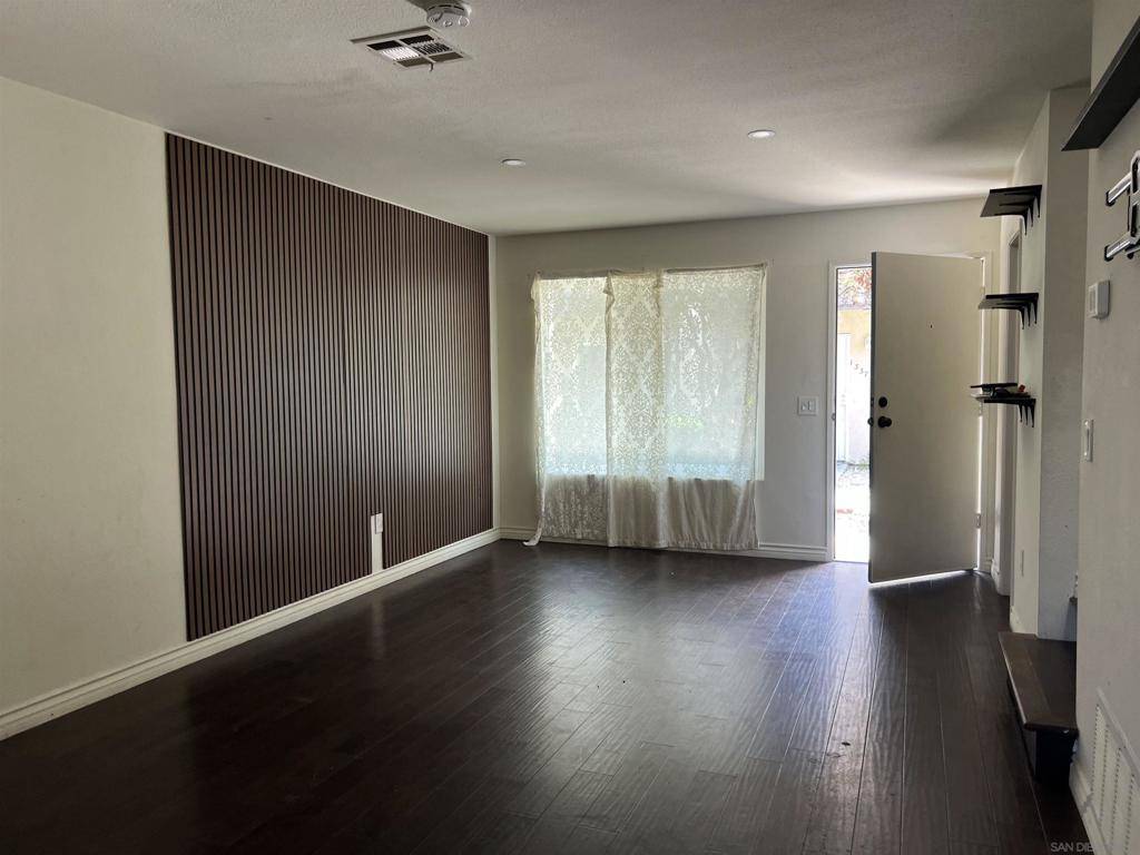 El Cajon, CA 92021,1321 Oakdale Ave