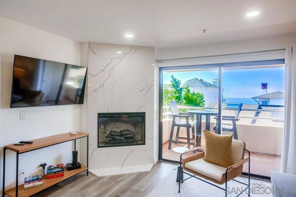 La Jolla, CA 92037,5726 La Jolla Blvd #201