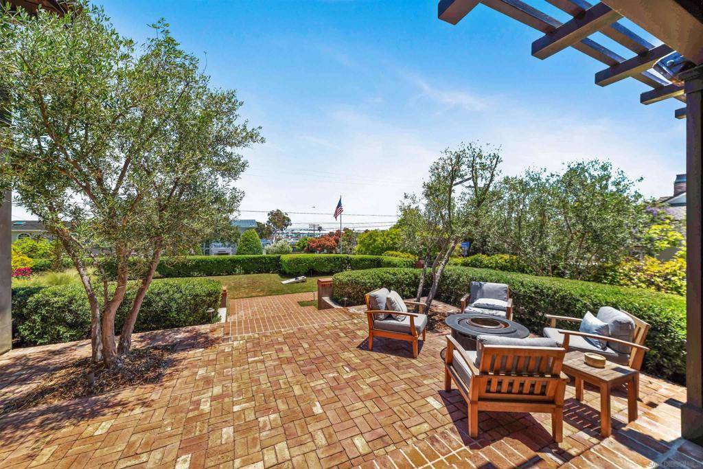 San Diego, CA 92106,520 San Elijo st