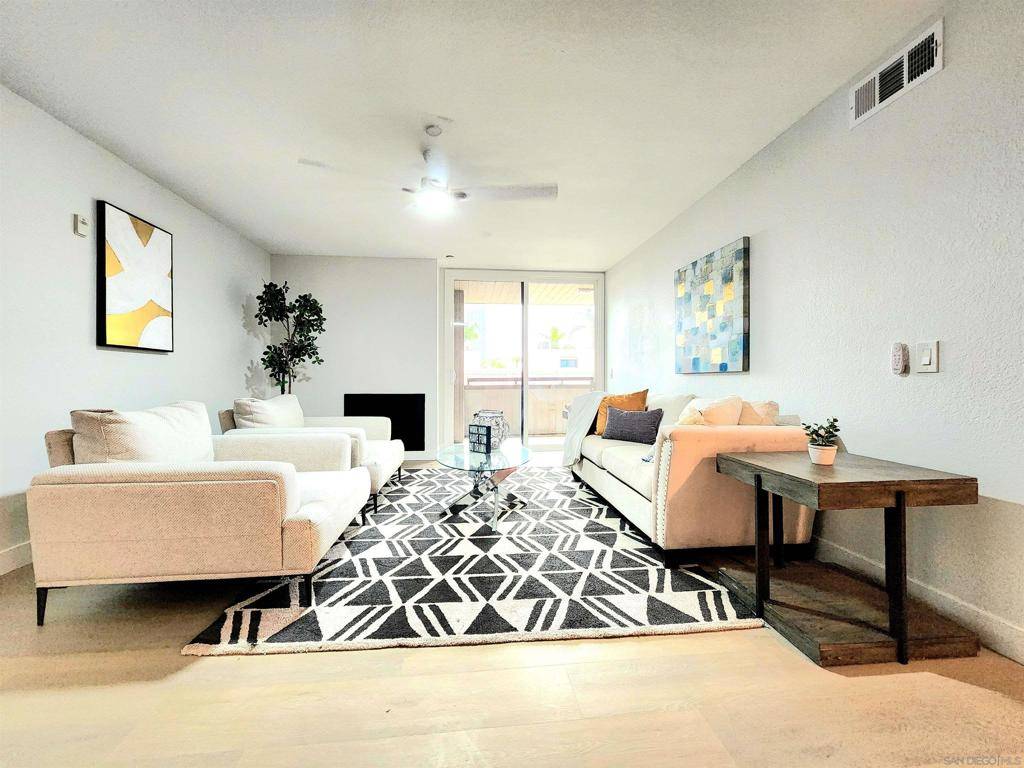 San Diego, CA 92101,850 State St #204