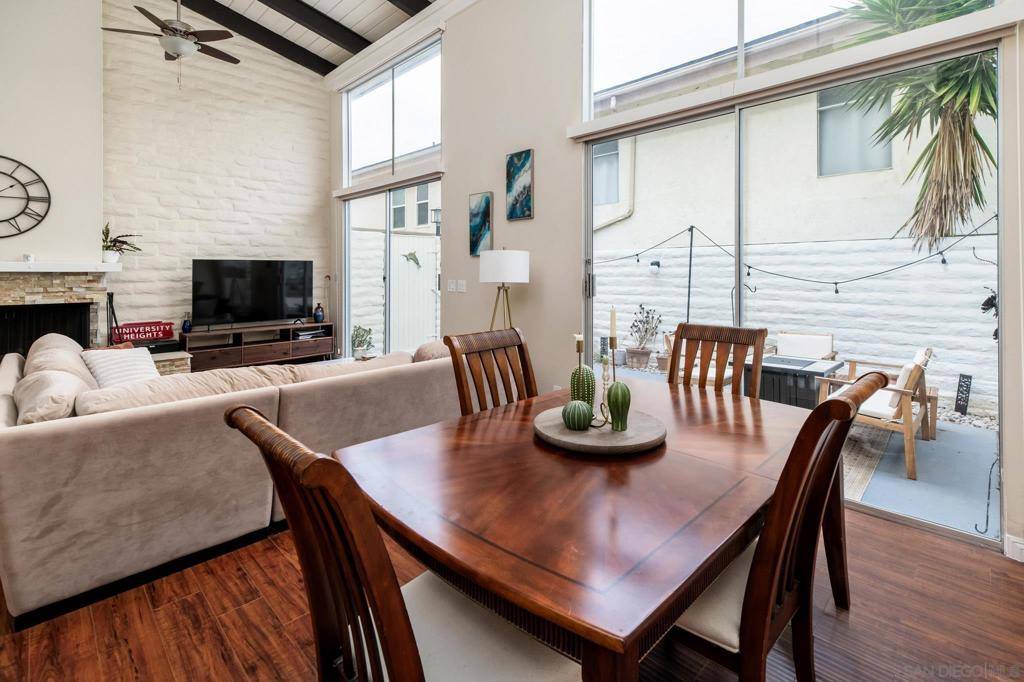 Carlsbad, CA 92009,2544 Navarra Dr #4