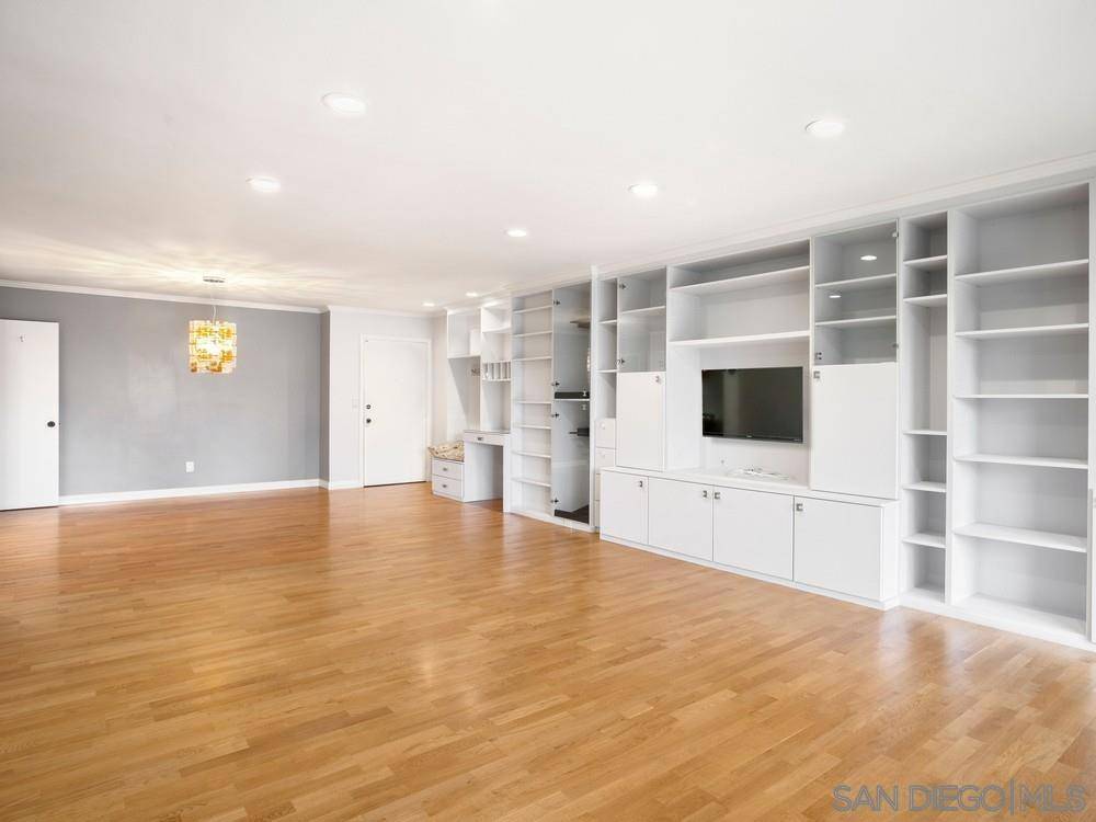 La Mesa, CA 91942,4900 Rosehedge #210