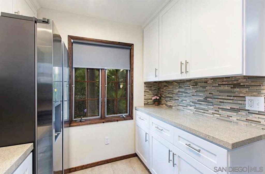 La Jolla, CA 92037,8682 Villa La Jolla Dr #2