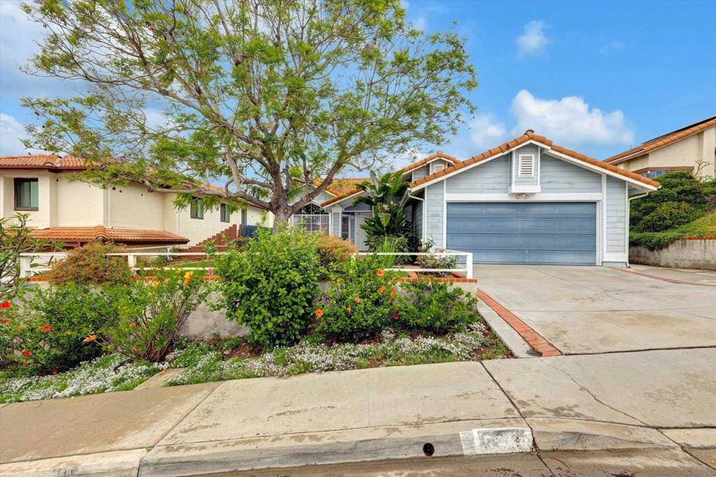 San Diego, CA 92129,8944 La Cartera St