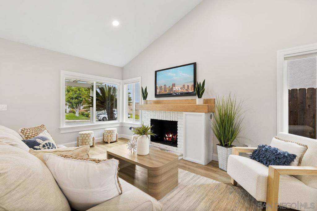 San Diego, CA 92129,8924 La Cintura Ct