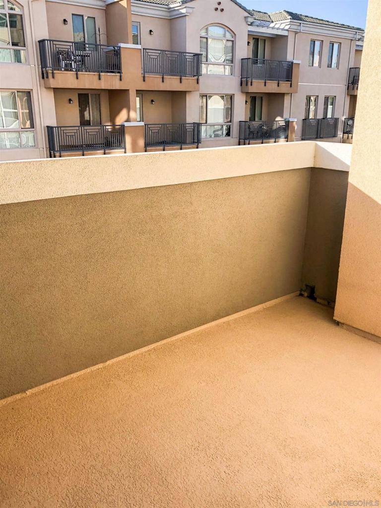 San Diego, CA 92130,3877 Pell Pl #222