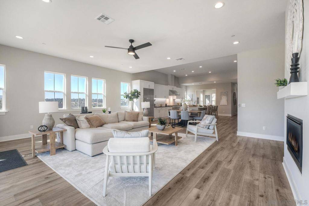 Poway, CA 92064,15123 Larchmont St