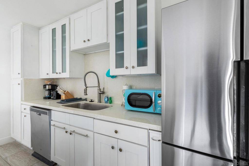 La Jolla, CA 92037,8529 Villa La Jolla Drive #E