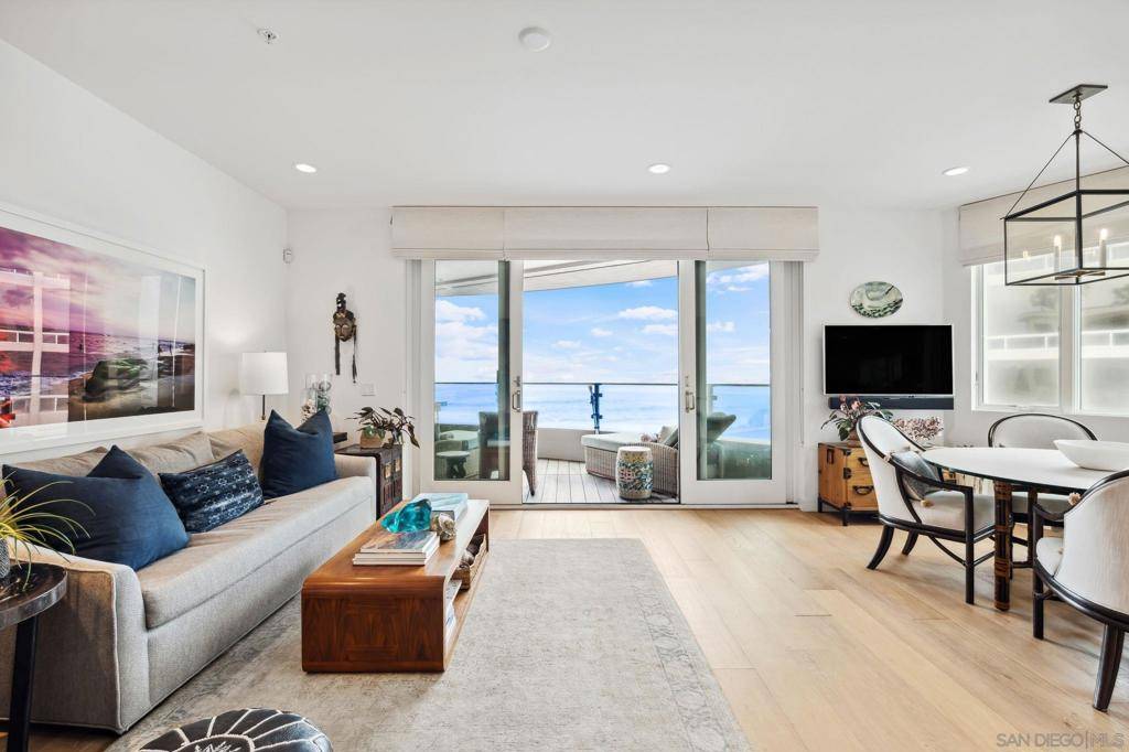 La Jolla, CA 92037,6767 Neptune Place #206