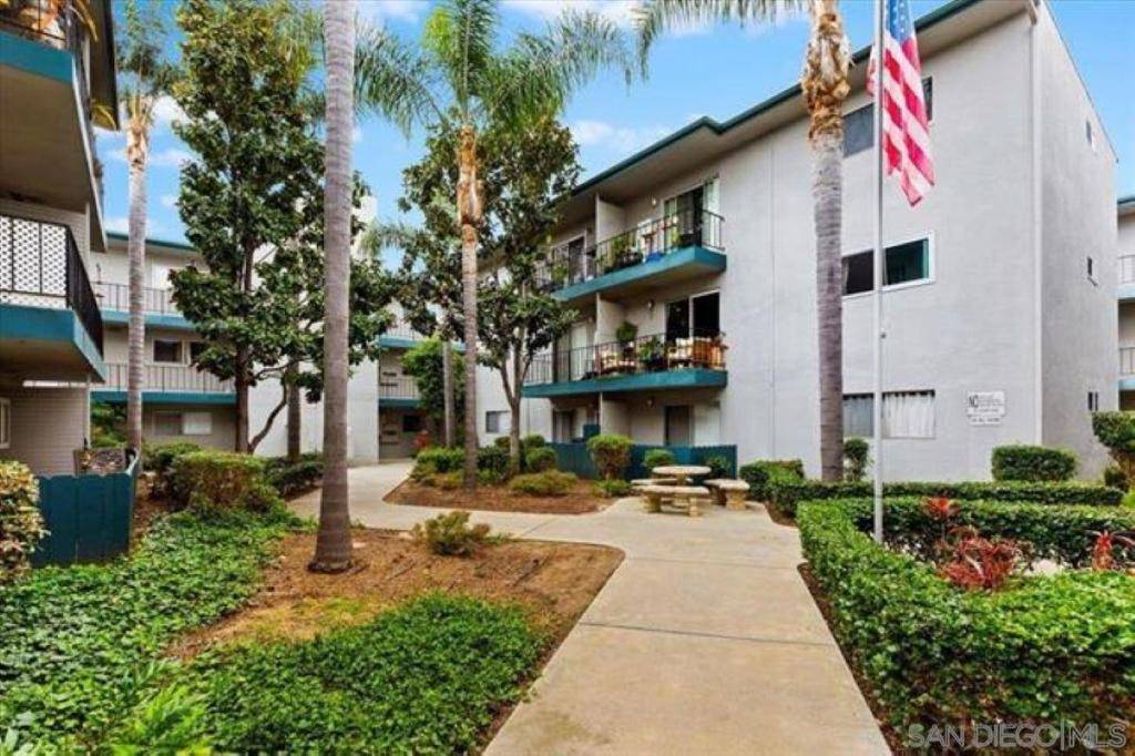 San Diego, CA 92117,4885 Cole St #36