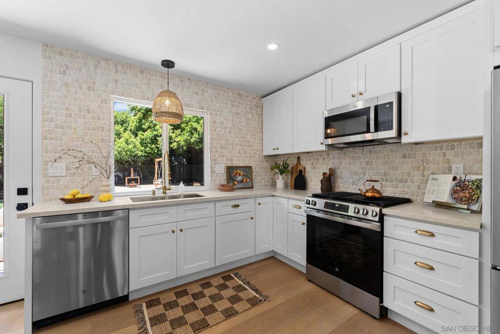 Oceanside, CA 92054,1832 California St