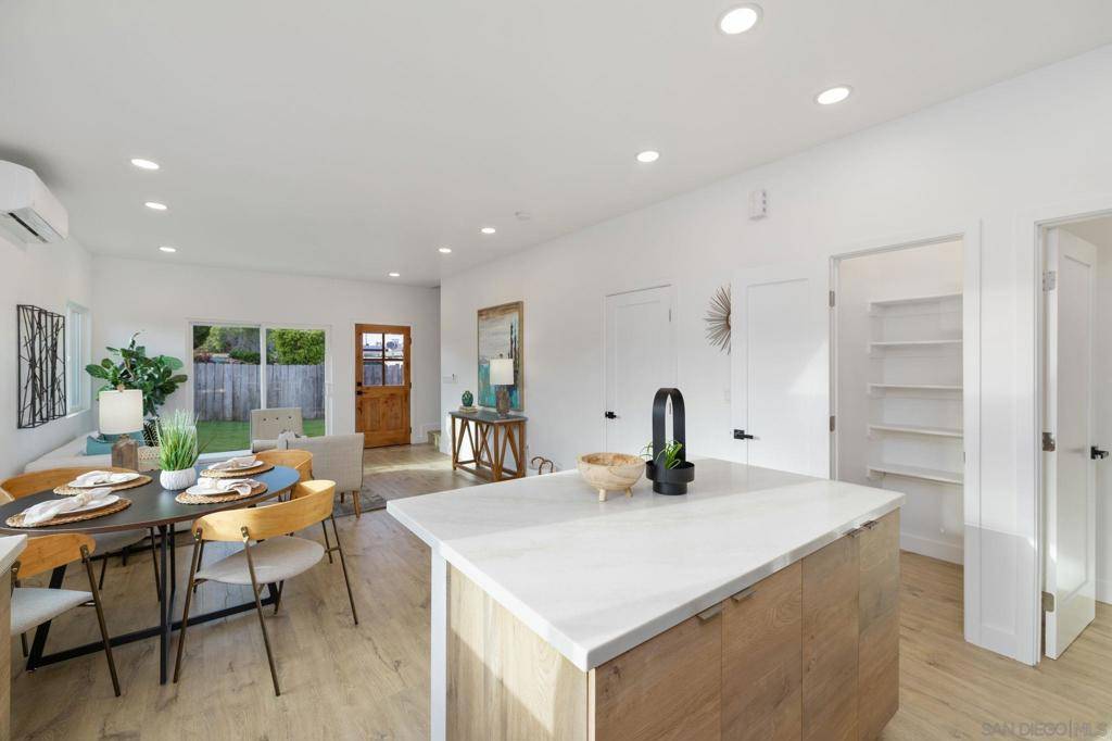 San Diego, CA 92117,4626 4628 Derrick dr