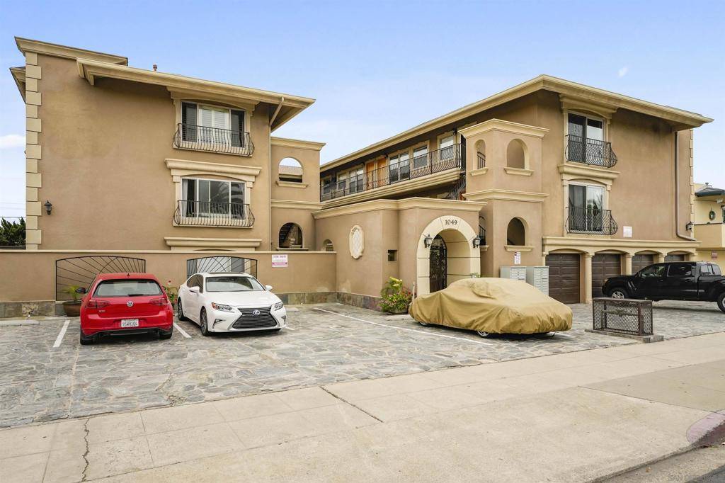 San Diego, CA 92109,1049 Felspar St. #38