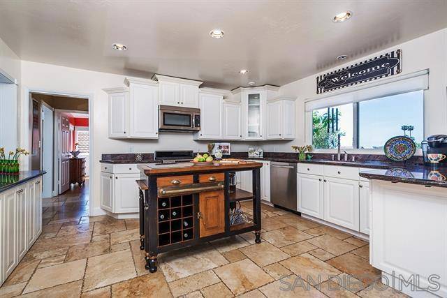 La Jolla, CA 92037,5512 Candlelight Dr
