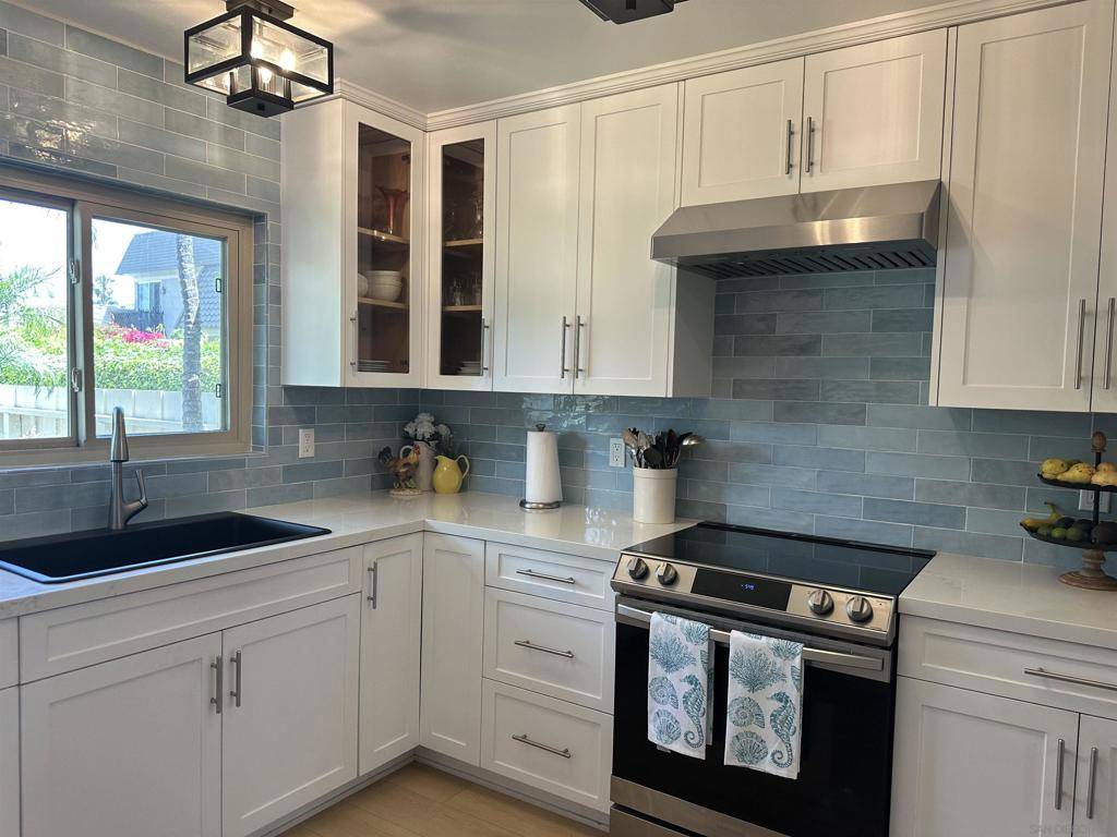 San Diego, CA 92110,4116 Loma Riviera Ln