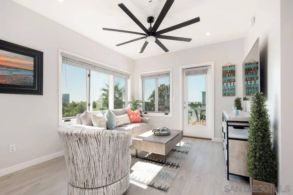 San Diego, CA 92101,2124 Front St #1