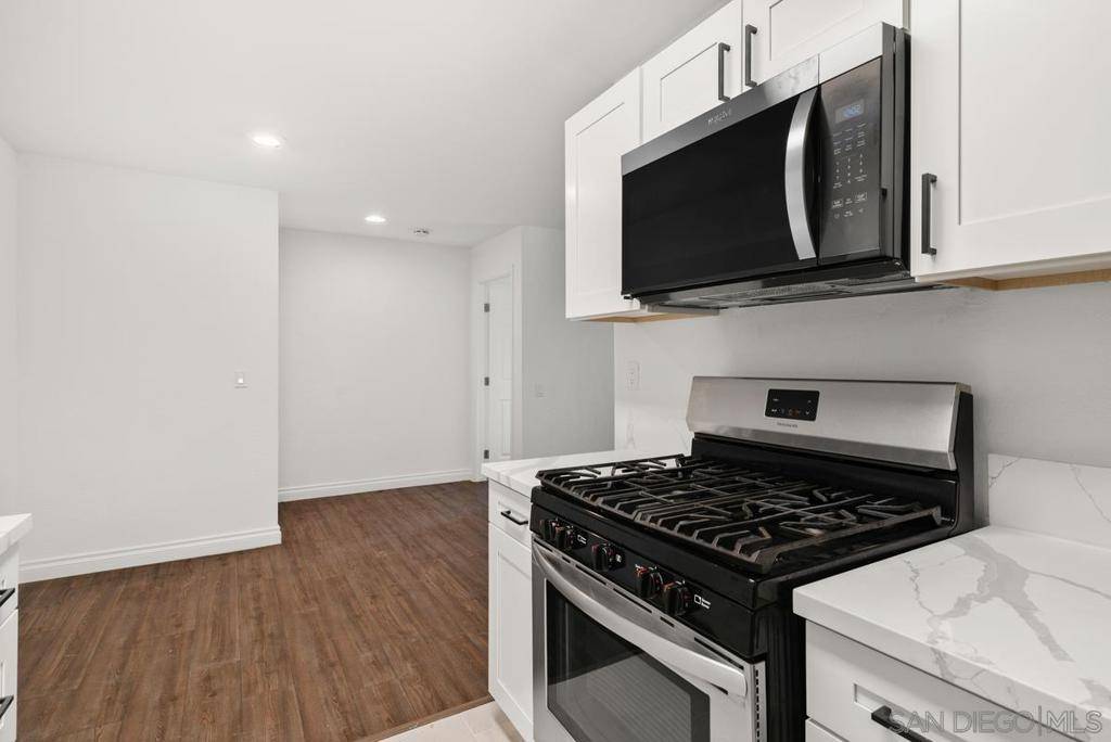 Escondido, CA 92026,240 W Lincoln Ave #16