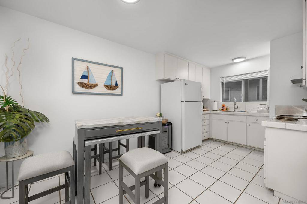 Carlsbad, CA 92008,975 Laguna Dr