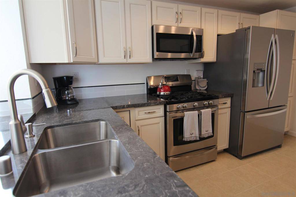 San Diego, CA 92139,7642 Goode St