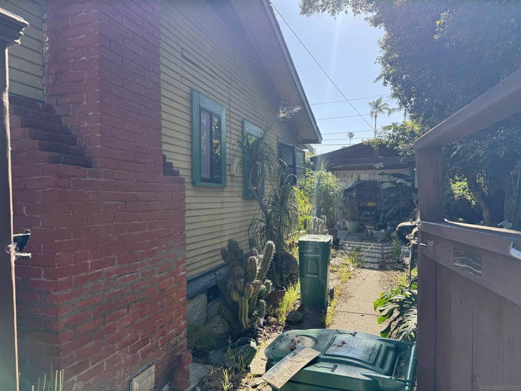 San Diego, CA 92116,4457 4463 Texas St.