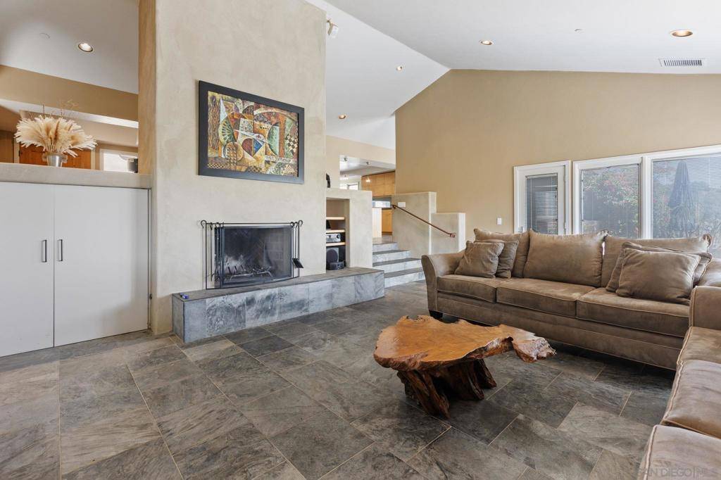 Escondido, CA 92026,27615 Alps Ln