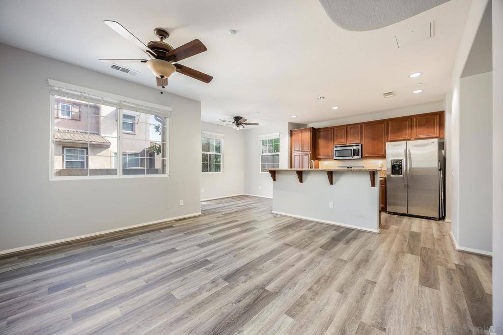 Temecula, CA 92592,44984 Hawthorn St #208