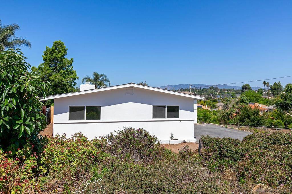 Fallbrook, CA 92028,915 Mandarin Dr