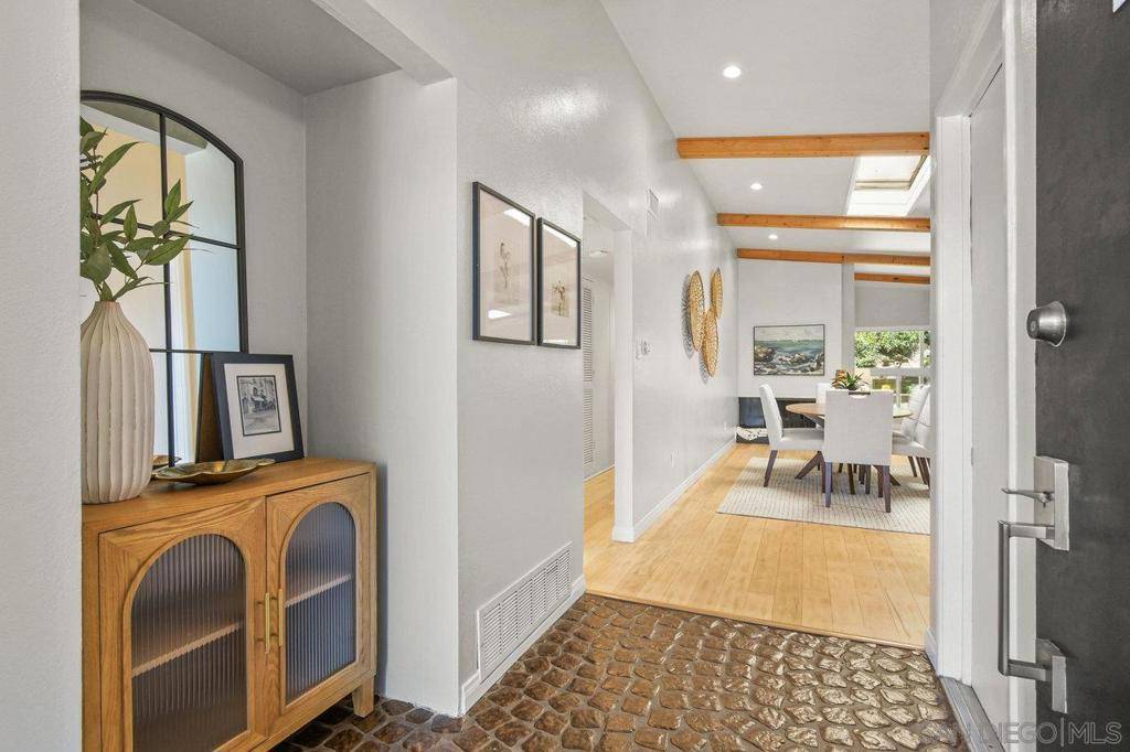 San Diego, CA 92110,3559 Larga Circle