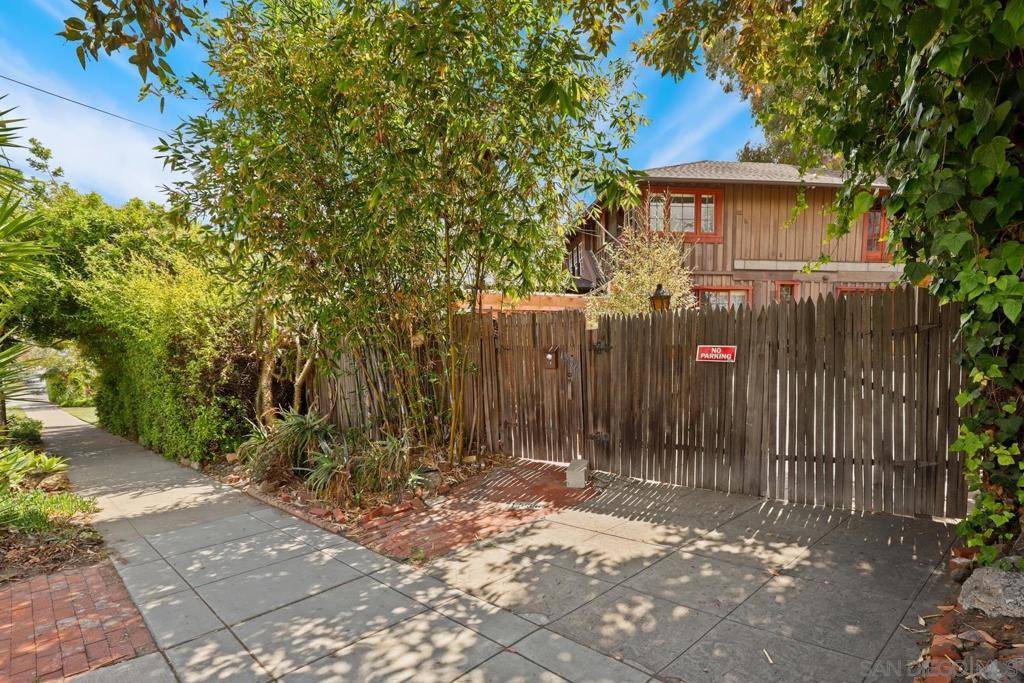 Coronado, CA 92118,1536 10th St