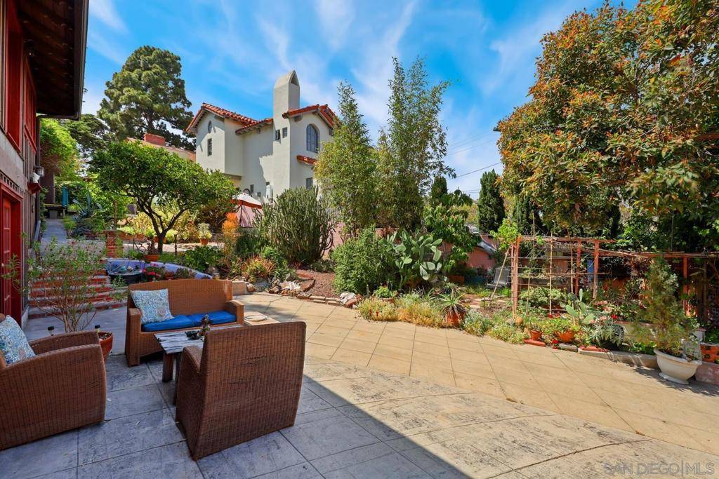 Coronado, CA 92118,1536 10th St