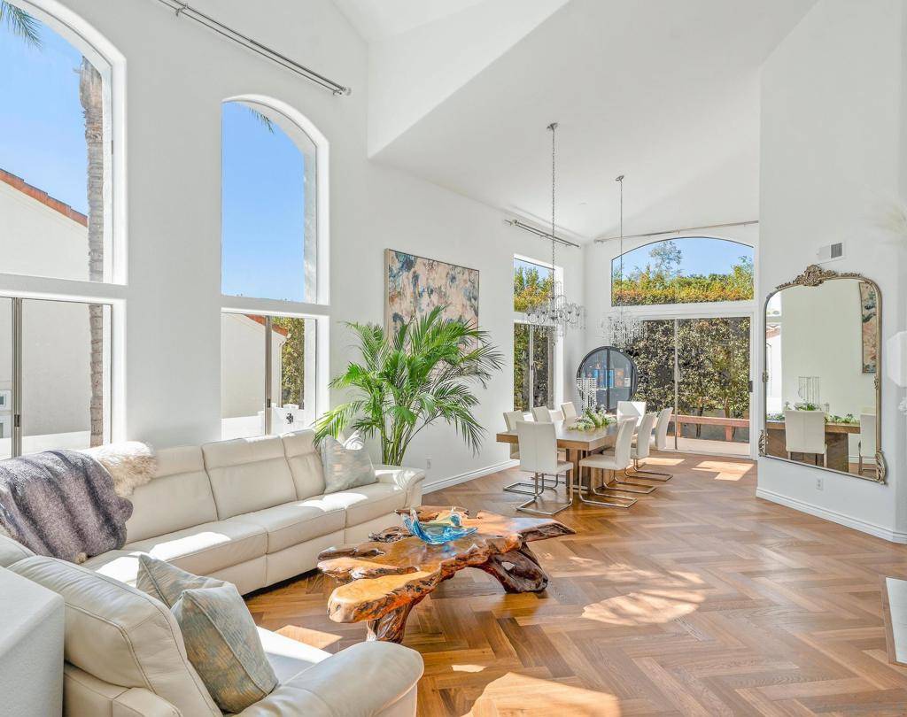 Oceanside, CA 92056,4934 Amador Dr