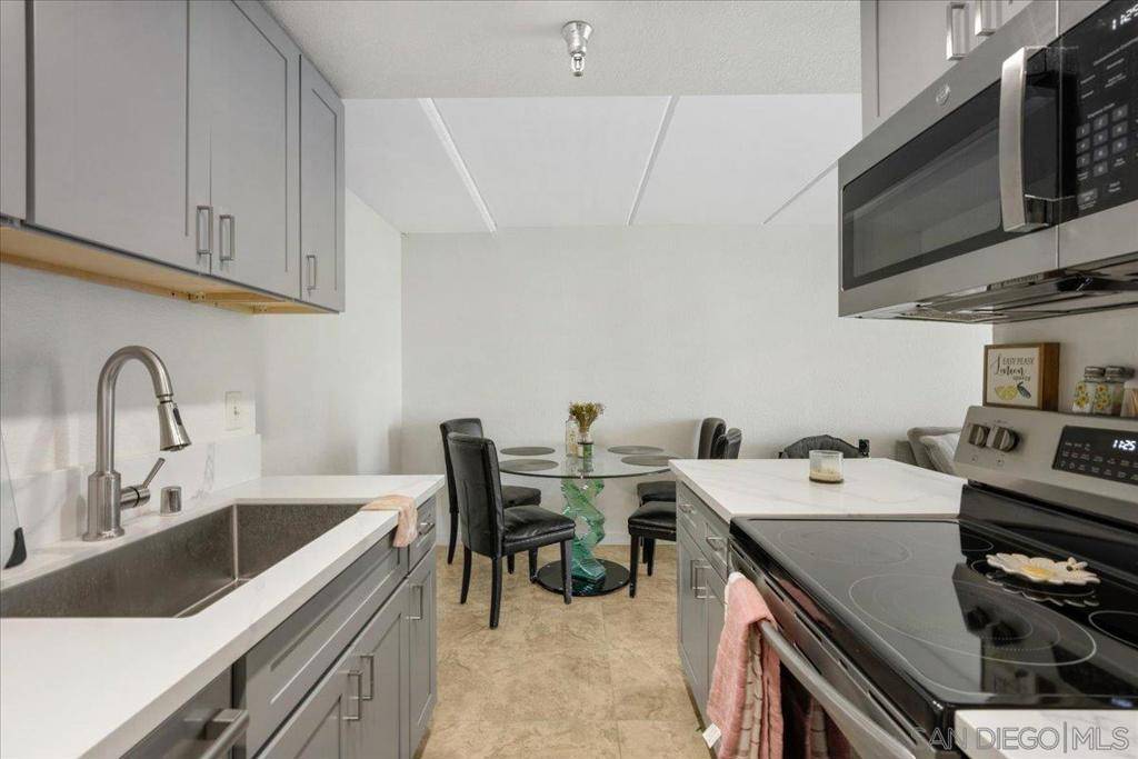 San Diego, CA 92101,1333 8th Ave #403