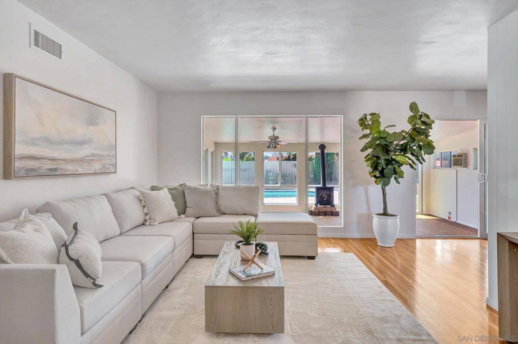 El Cajon, CA 92021,616 Oakwood Way