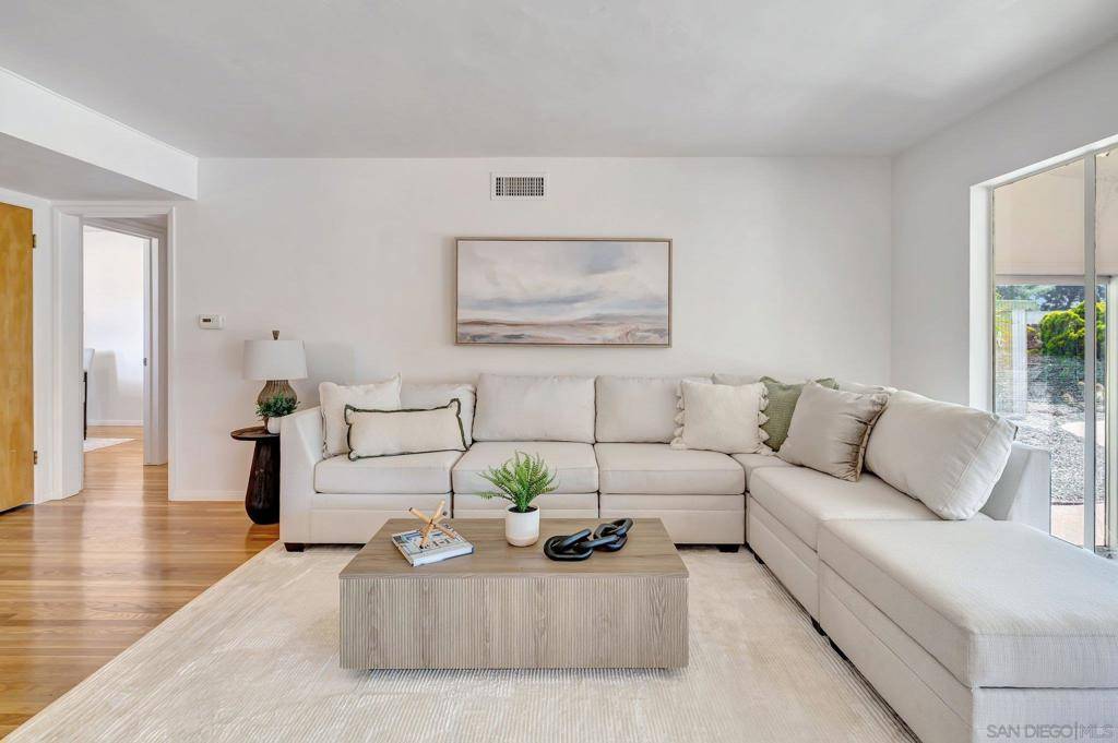 El Cajon, CA 92021,616 Oakwood Way