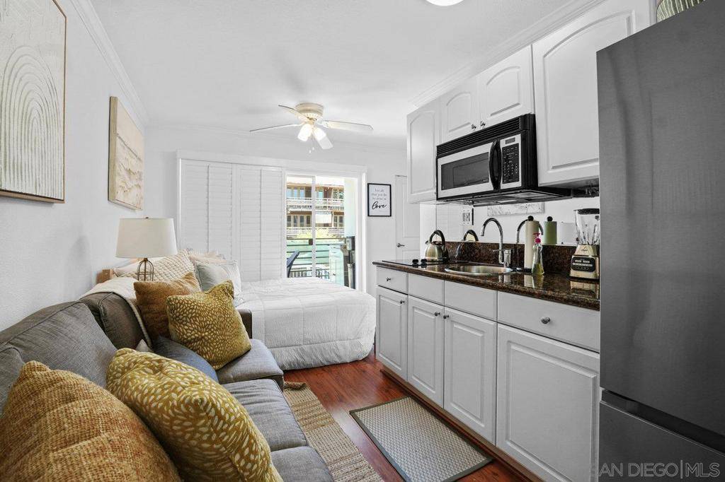 San Diego, CA 92106,1021 Scott Street #122