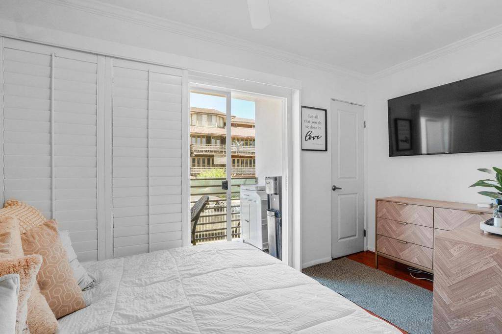 San Diego, CA 92106,1021 Scott Street #122