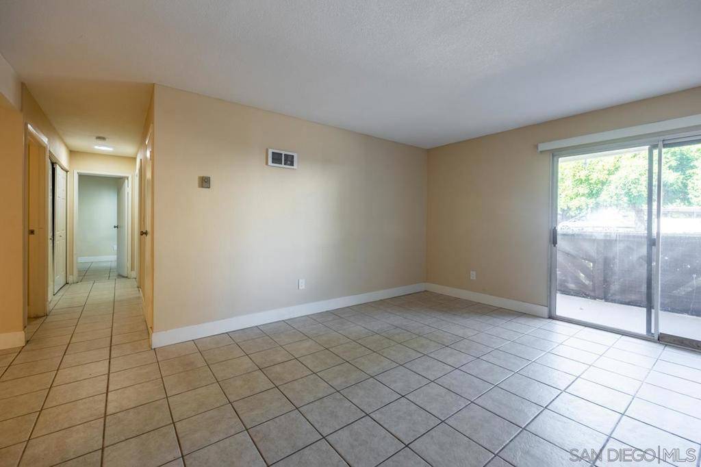 Escondido, CA 92027,2566 WHITE OAK PLACE #1