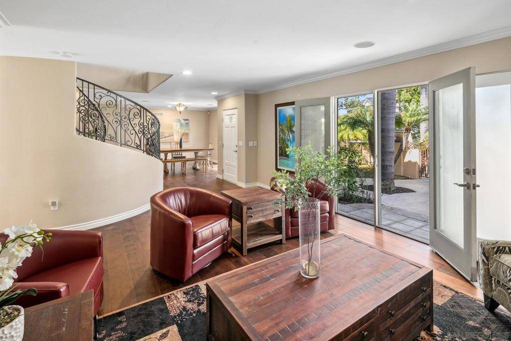 Coronado, CA 92118,1100 Pine St