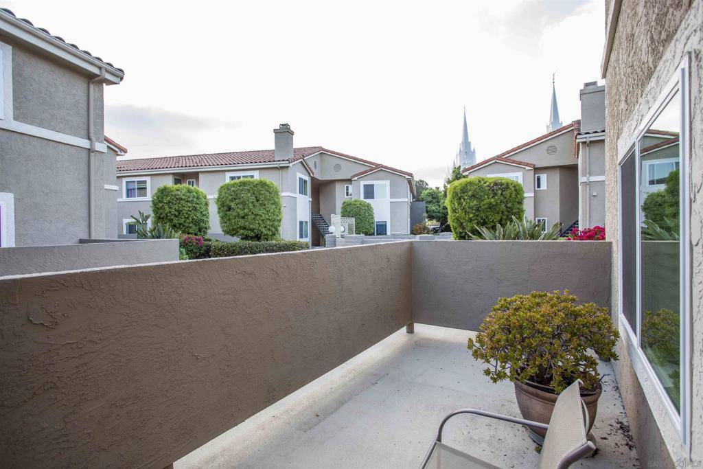San Diego, CA 92122,7425 Charmant Dr #2903