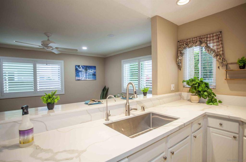 San Diego, CA 92122,7425 Charmant Dr #2903