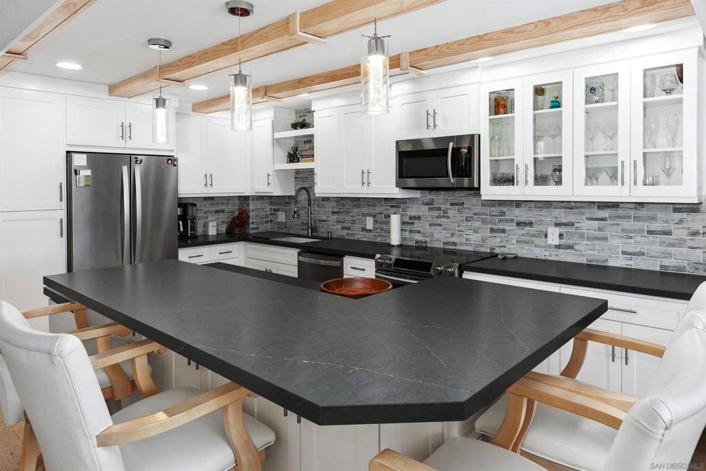 San Diego, CA 92109,4944 Cass St. #407