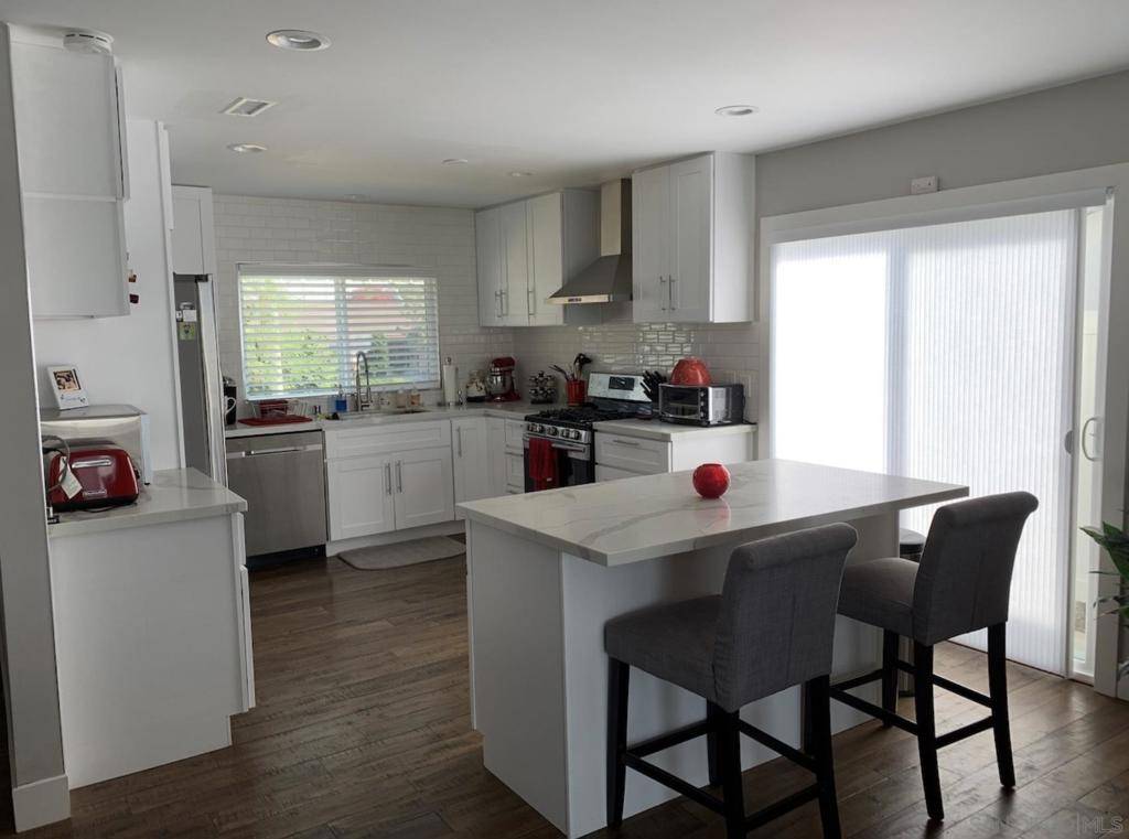 San Diego, CA 92120,6690 Amberly Street
