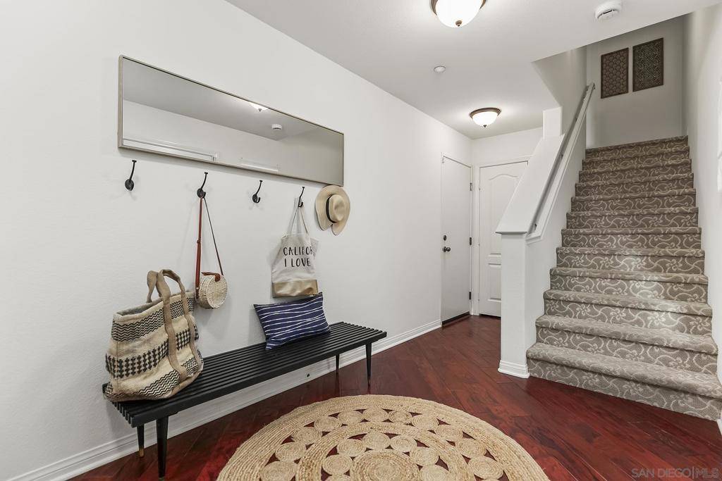 San Diego, CA 92110,3528 Shoreline Bluff Ln
