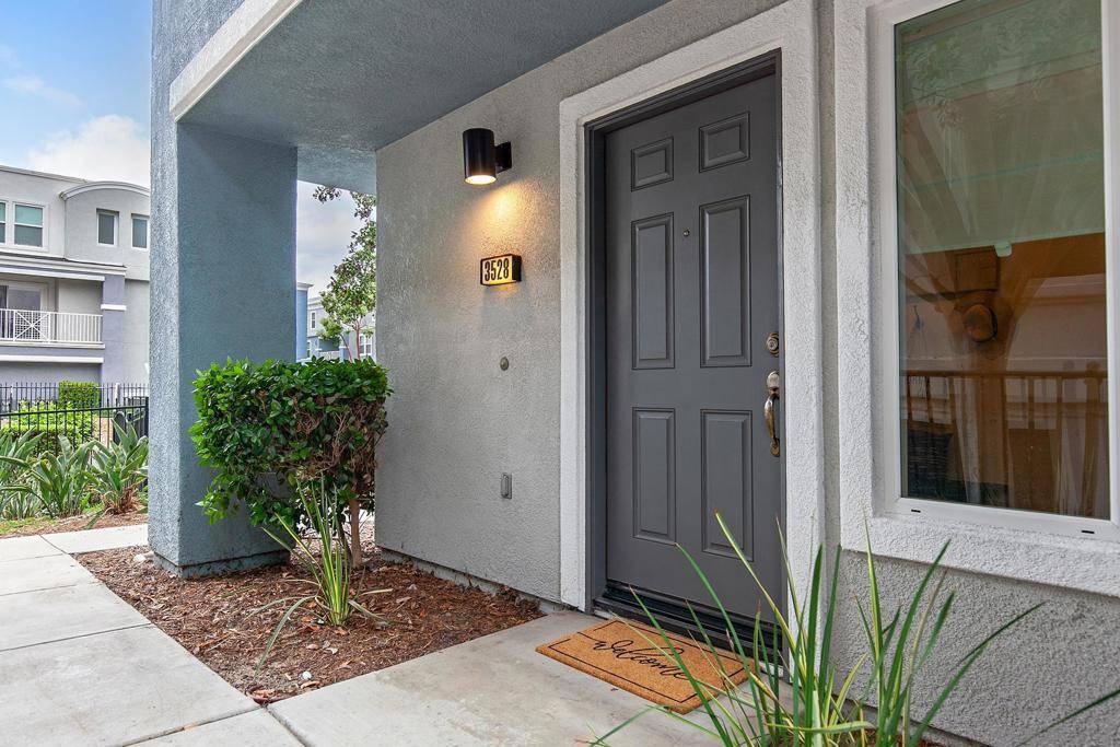 San Diego, CA 92110,3528 Shoreline Bluff Ln