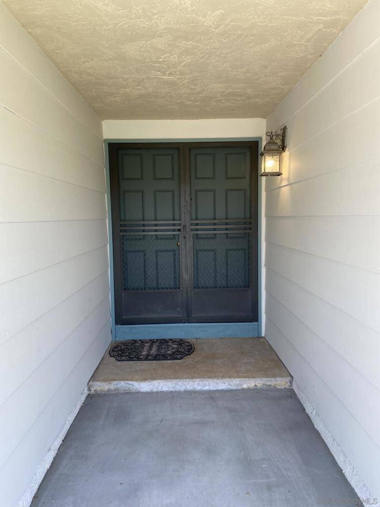 Santee, CA 92071,10011 Woodrose Av.
