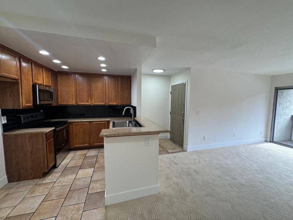 Oceanside, CA 92054,432 Edgehill Ln #8