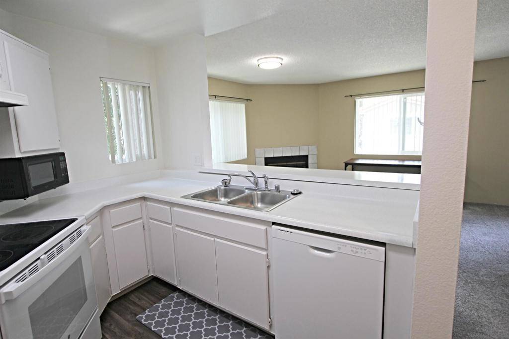 San Diego, CA 92122,7575 Charmant Dr #1012