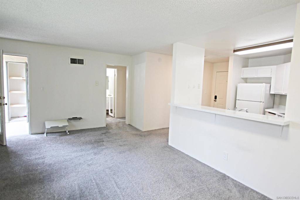 San Diego, CA 92122,7575 Charmant Dr #1012