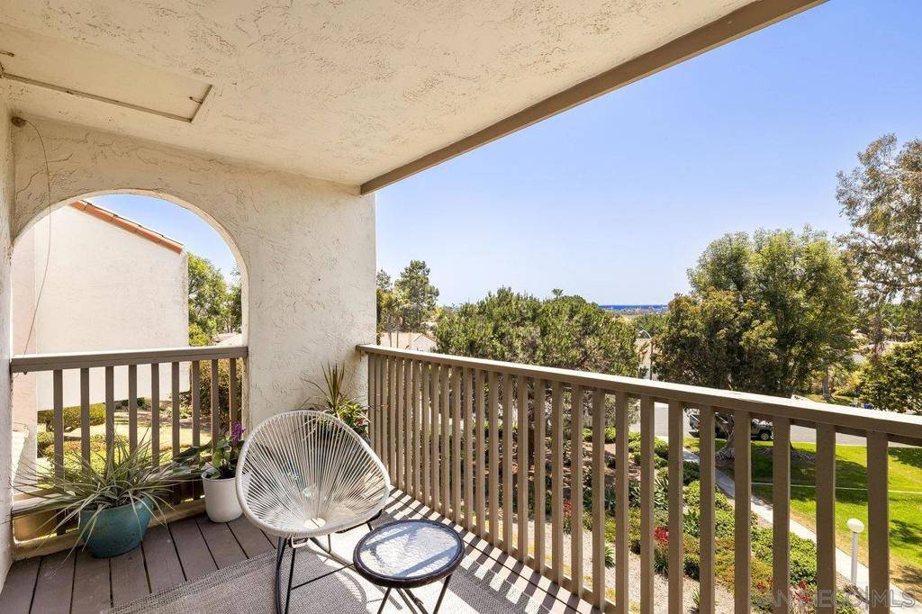 Carlsbad, CA 92011,902 Caminito Madrigal #F