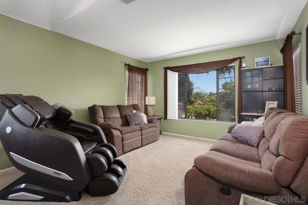 Vista, CA 92083,577 Grapevine Ct.